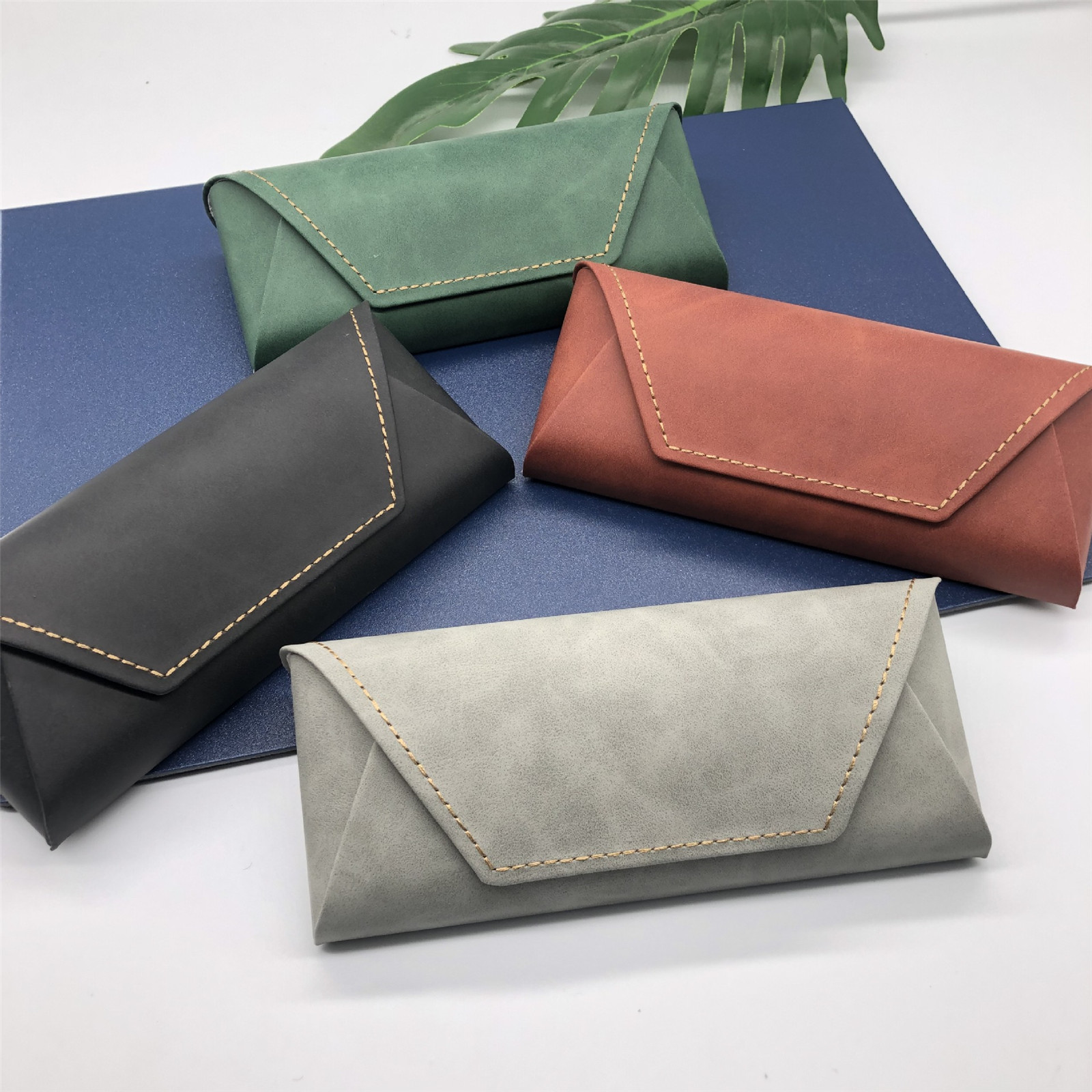 Brillenetui aus PU und Metall, – Travel Accessories Ideas Bewertung und Preis
